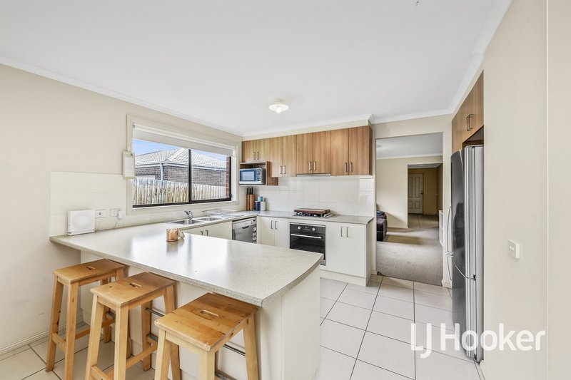 Photo - 8 Tribuzi Close, Pakenham VIC 3810 - Image 5