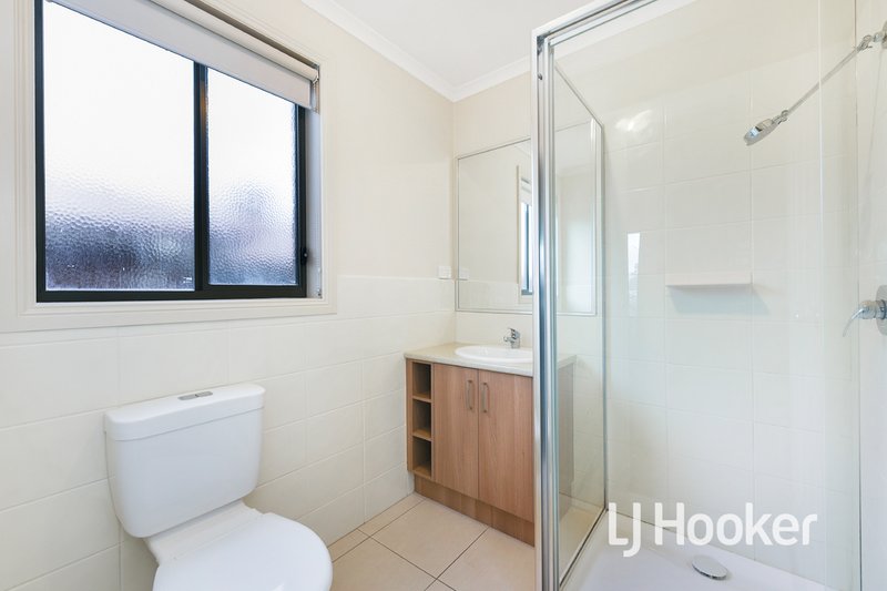 Photo - 8 Tribuzi Close, Pakenham VIC 3810 - Image 7