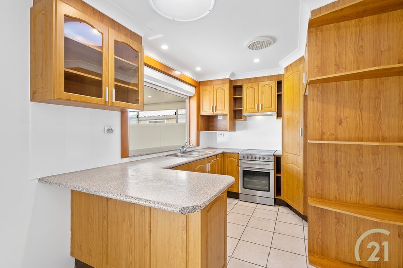 Photo - 8 Tuncurry Street, Bossley Park NSW 2176 - Image 3