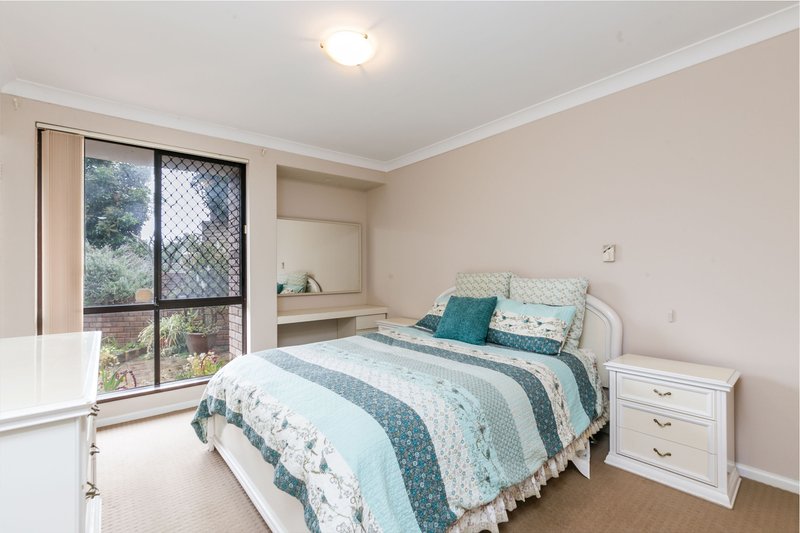 Photo - 8 Twain Close, Lake Coogee WA 6166 - Image 3