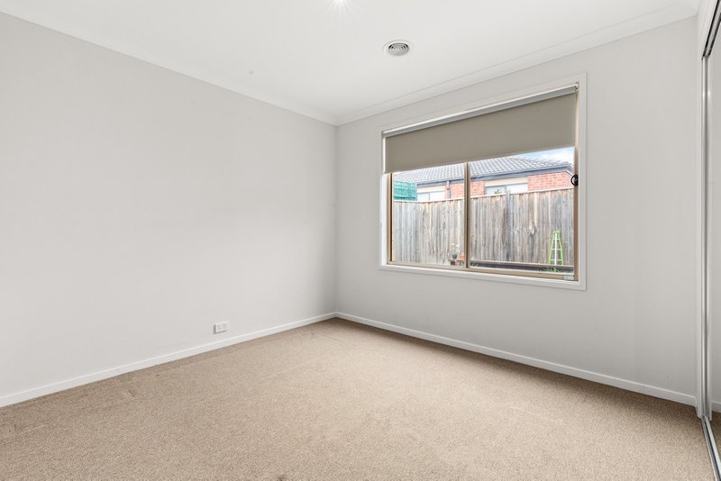 Photo - 8 Tyalla Way, Pakenham VIC 3810 - Image 6