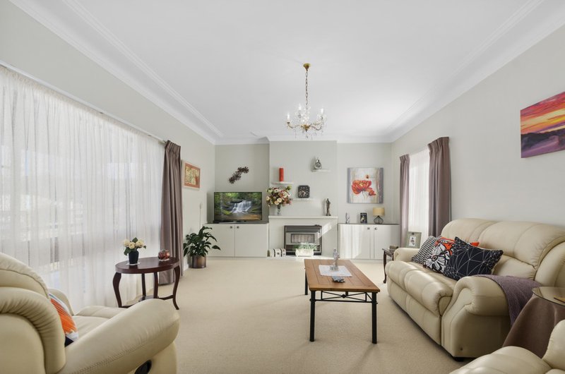 Photo - 8 Ursula Road, Bulli NSW 2516 - Image 2