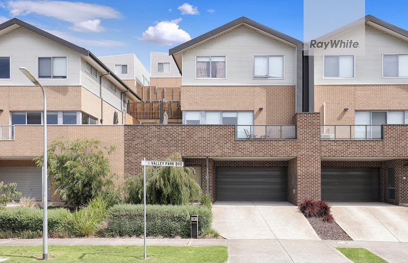 8 Valley Park Boulevard, Westmeadows VIC 3049