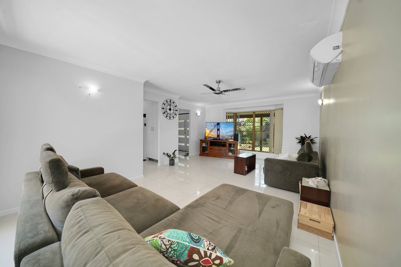 Photo - 8 Valyn Place, Carseldine QLD 4034 - Image 2