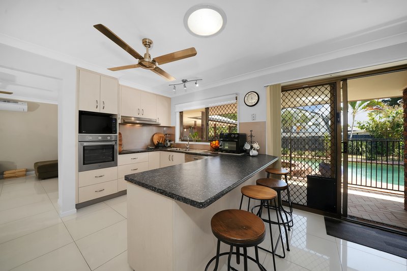 Photo - 8 Valyn Place, Carseldine QLD 4034 - Image 4