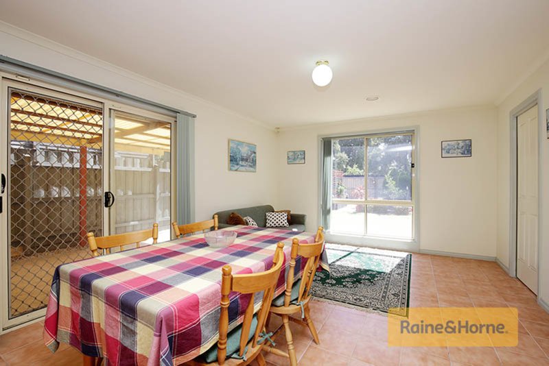 Photo - 8 Vela Place, Roxburgh Park VIC 3064 - Image 6