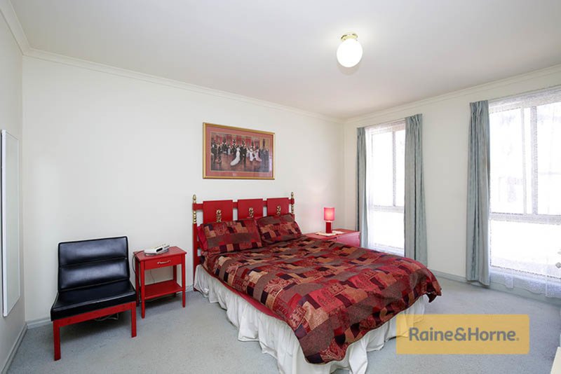 Photo - 8 Vela Place, Roxburgh Park VIC 3064 - Image 7