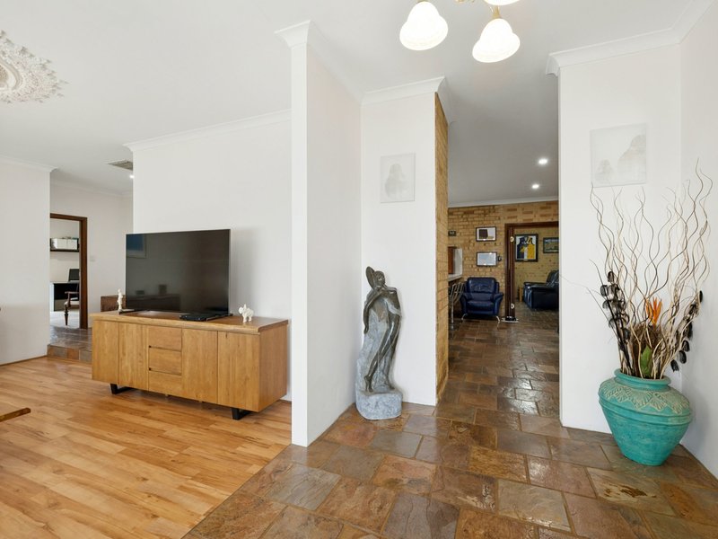 Photo - 8 Venturer Court, Thornlie WA 6108 - Image 5