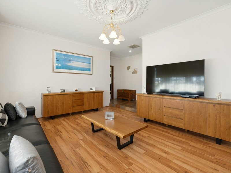 Photo - 8 Venturer Court, Thornlie WA 6108 - Image 6