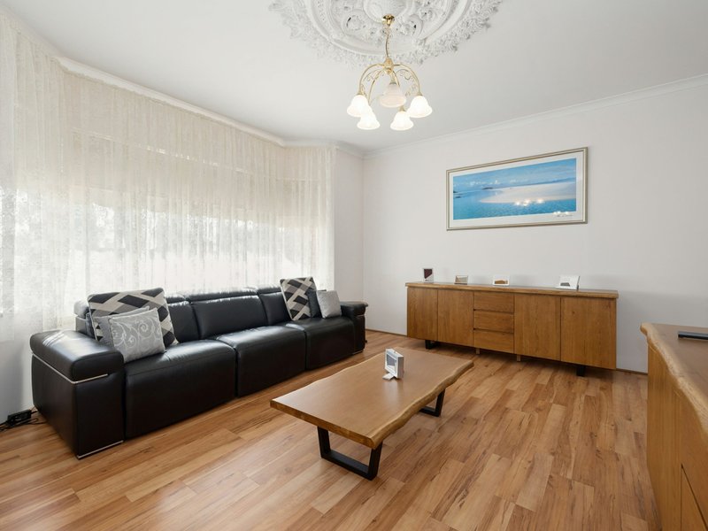 Photo - 8 Venturer Court, Thornlie WA 6108 - Image 7