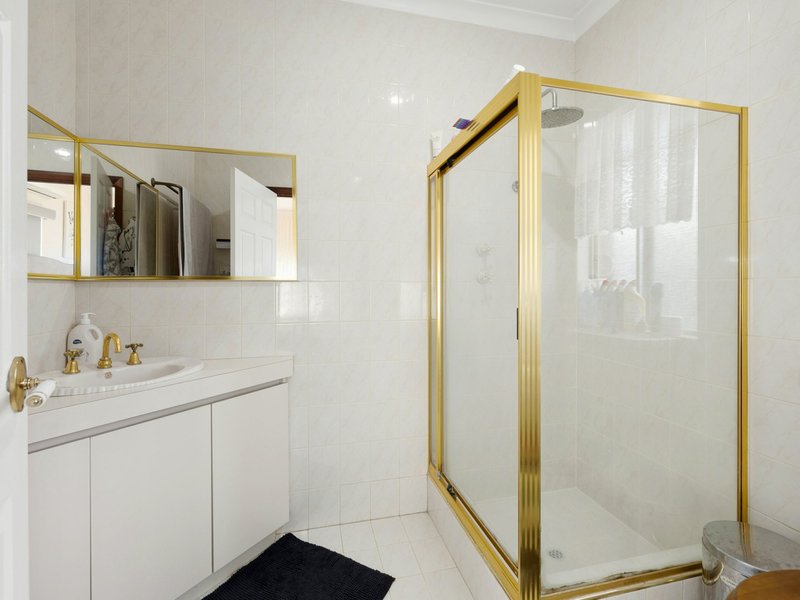 Photo - 8 Venturer Court, Thornlie WA 6108 - Image 9