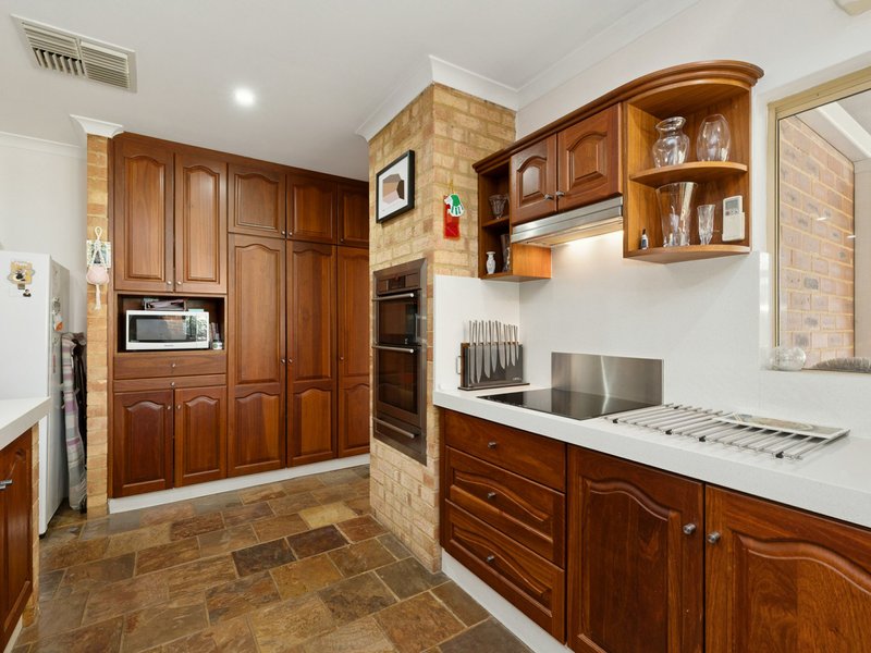 Photo - 8 Venturer Court, Thornlie WA 6108 - Image 13