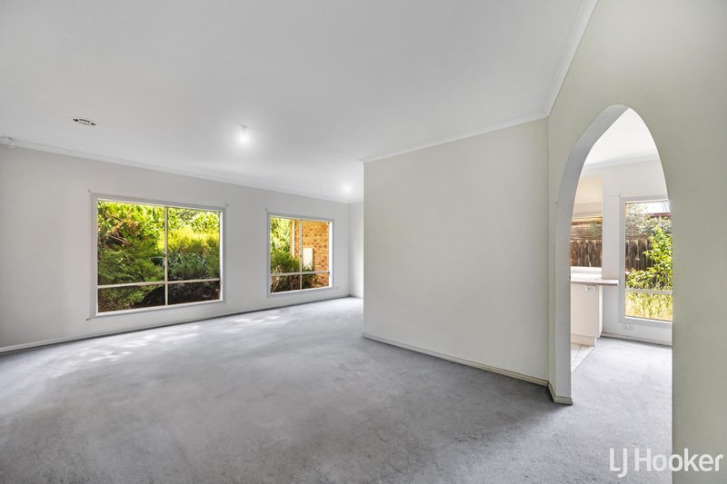 Photo - 8 Venus Court, Hillside VIC 3037 - Image 4