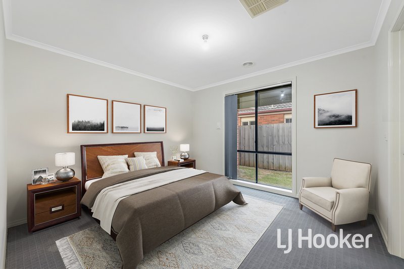 Photo - 8 Venus Place, Cranbourne VIC 3977 - Image 6