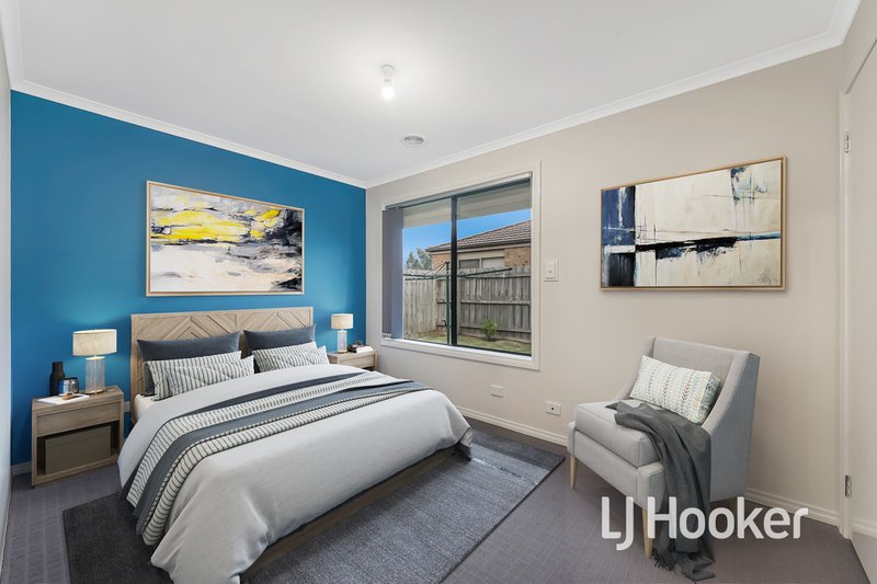 Photo - 8 Venus Place, Cranbourne VIC 3977 - Image 8