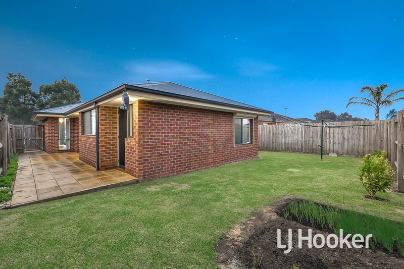 Photo - 8 Venus Place, Cranbourne VIC 3977 - Image 11