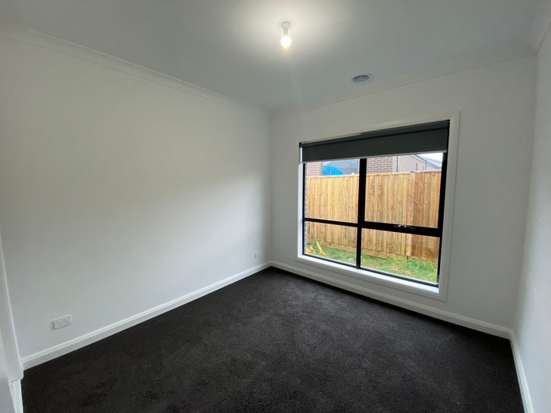 Photo - 8 Verdant Drive, Donnybrook VIC 3064 - Image 7