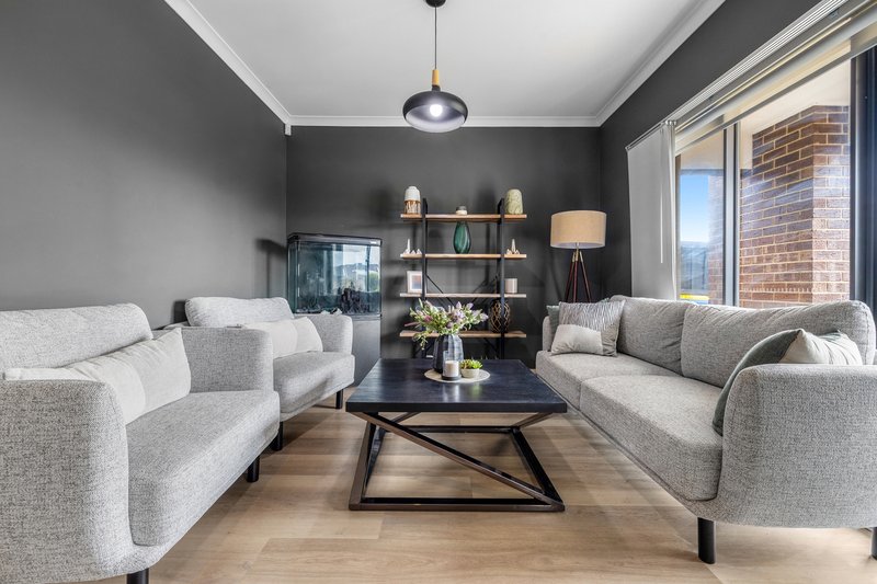 Photo - 8 Verve Circuit, Cranbourne West VIC 3977 - Image 2