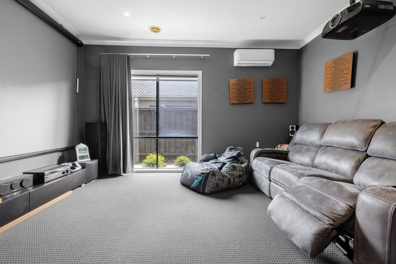 Photo - 8 Verve Circuit, Cranbourne West VIC 3977 - Image 3