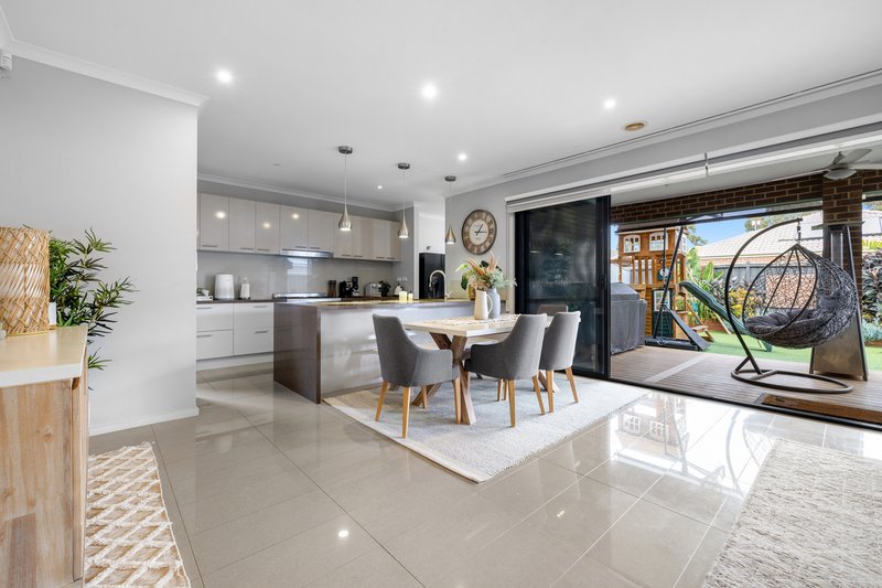 Photo - 8 Verve Circuit, Cranbourne West VIC 3977 - Image 5