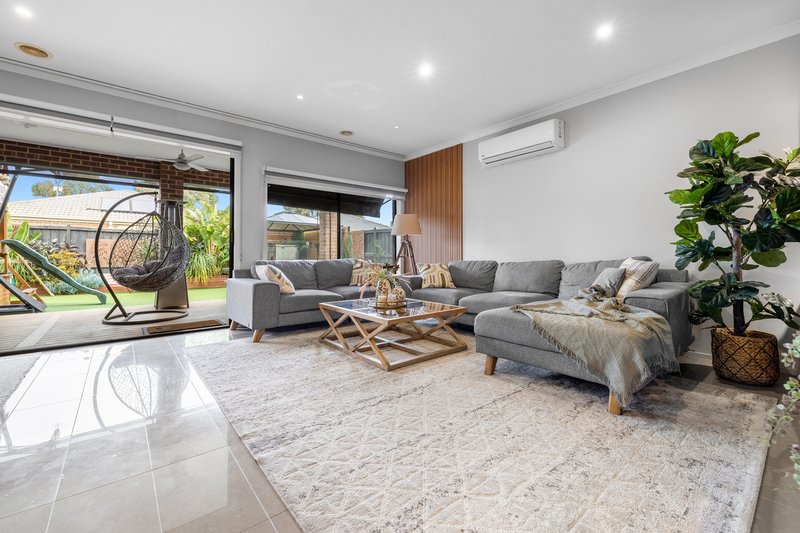 Photo - 8 Verve Circuit, Cranbourne West VIC 3977 - Image 6