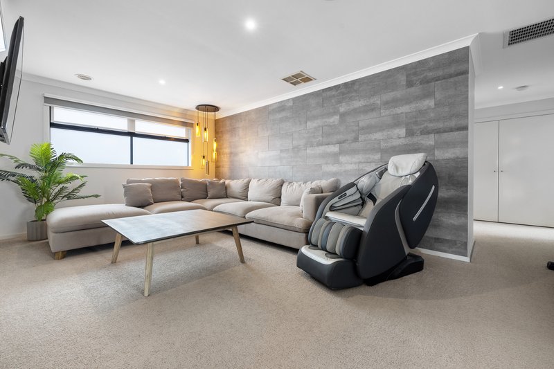 Photo - 8 Verve Circuit, Cranbourne West VIC 3977 - Image 8