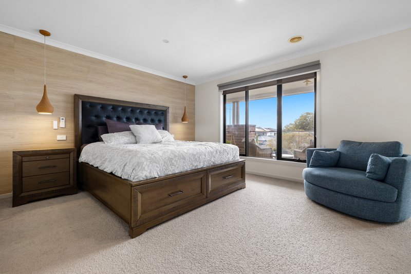 Photo - 8 Verve Circuit, Cranbourne West VIC 3977 - Image 9