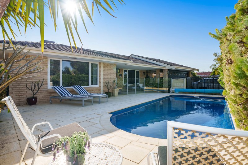 8 Vilamour Close, Currambine WA 6028