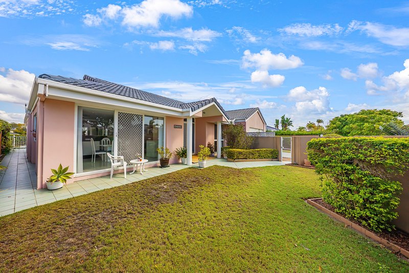 Photo - 8 Villa Court, Broadbeach Waters QLD 4218 - Image 3