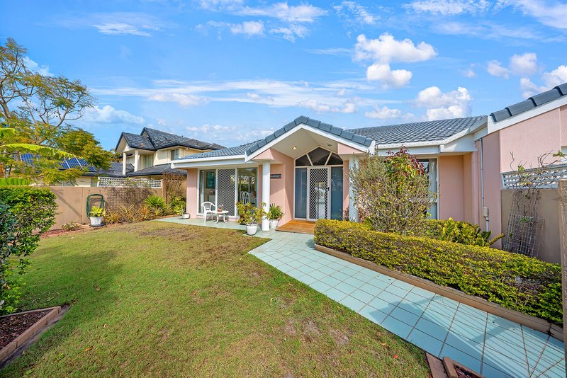 Photo - 8 Villa Court, Broadbeach Waters QLD 4218 - Image 4