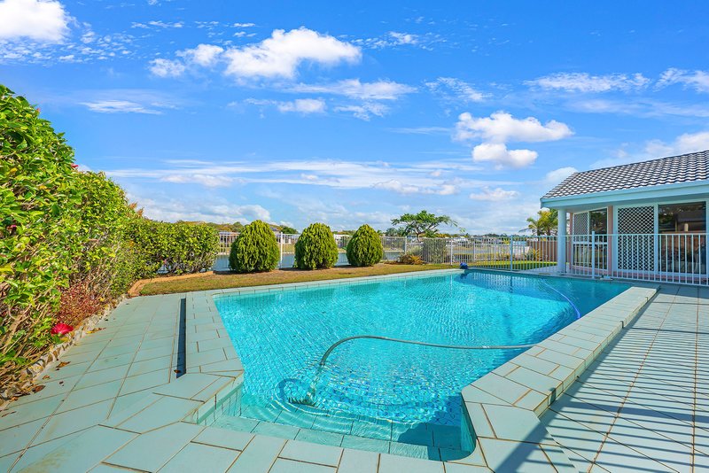 Photo - 8 Villa Court, Broadbeach Waters QLD 4218 - Image 6