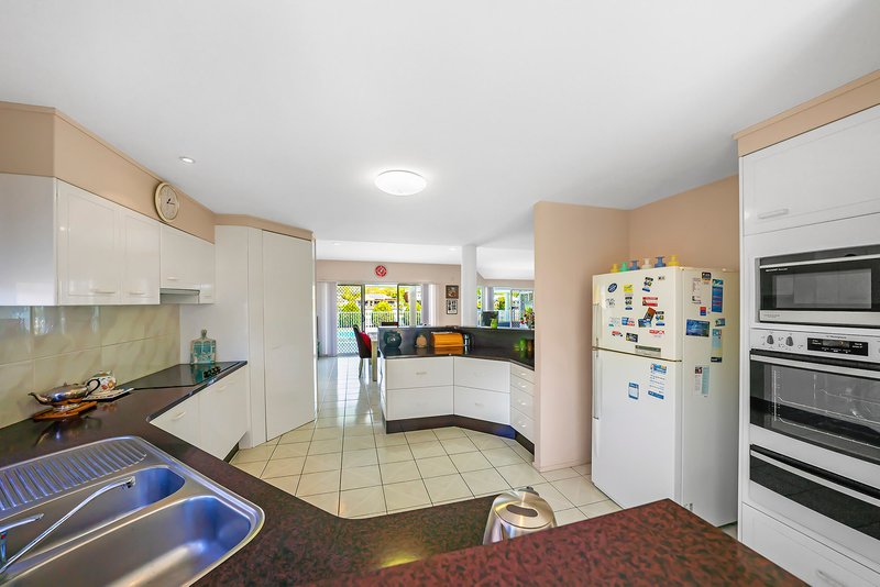 Photo - 8 Villa Court, Broadbeach Waters QLD 4218 - Image 13