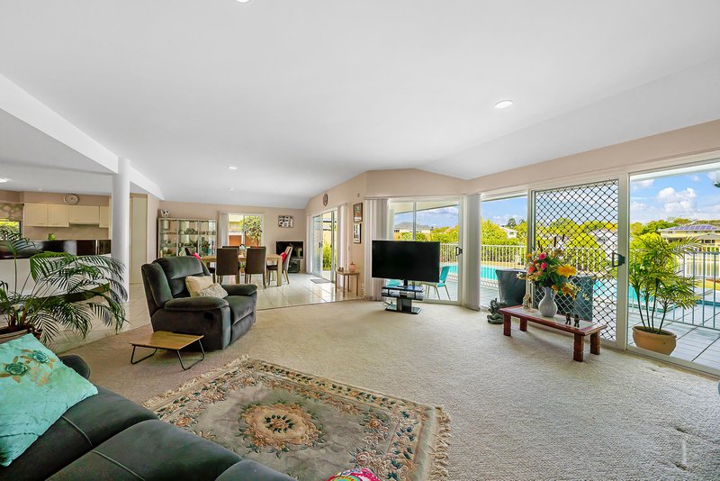 Photo - 8 Villa Court, Broadbeach Waters QLD 4218 - Image 17