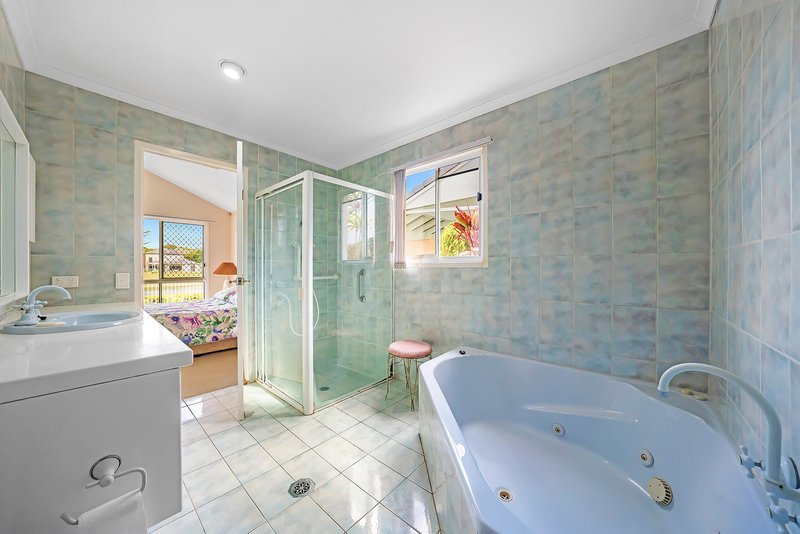 Photo - 8 Villa Court, Broadbeach Waters QLD 4218 - Image 20