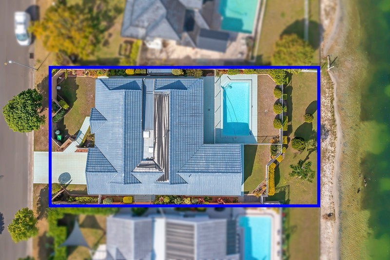 Photo - 8 Villa Court, Broadbeach Waters QLD 4218 - Image 27