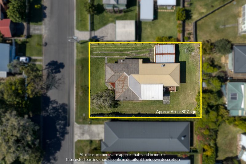 Photo - 8 Violet Street, Wynnum QLD 4178 - Image 2