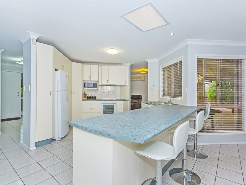 Photo - 8 Wade Court, Boronia Heights QLD 4124 - Image 2