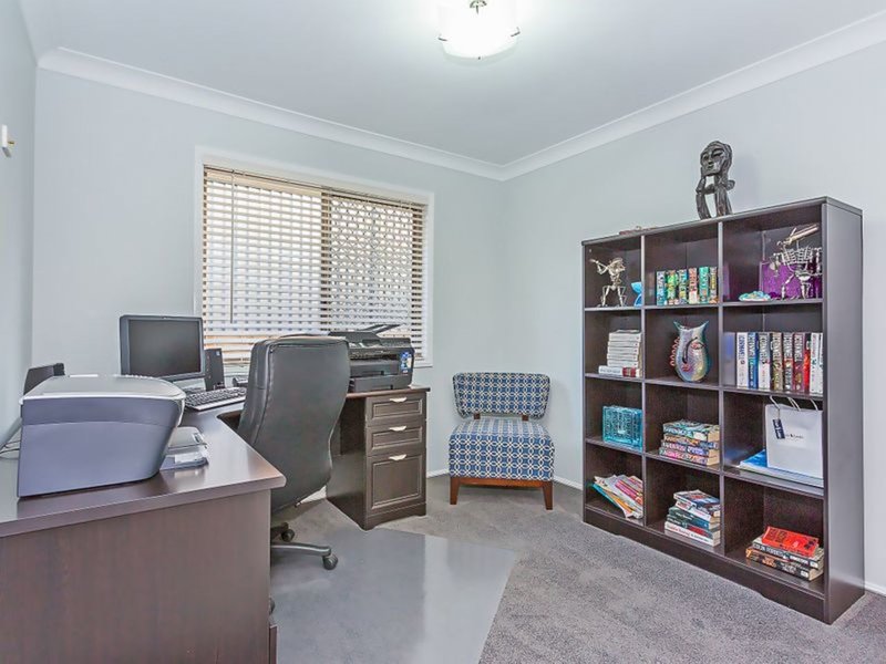 Photo - 8 Wade Court, Boronia Heights QLD 4124 - Image 5