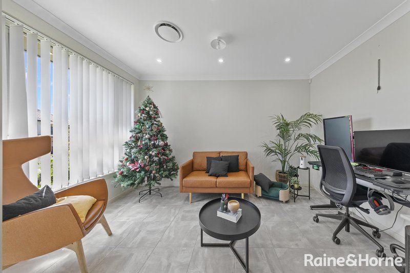 Photo - 8 Wakeling Drive, Edmondson Park NSW 2174 - Image 2