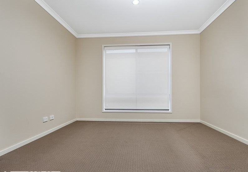 Photo - 8 Wallarah Parade, North Lakes QLD 4509 - Image 8
