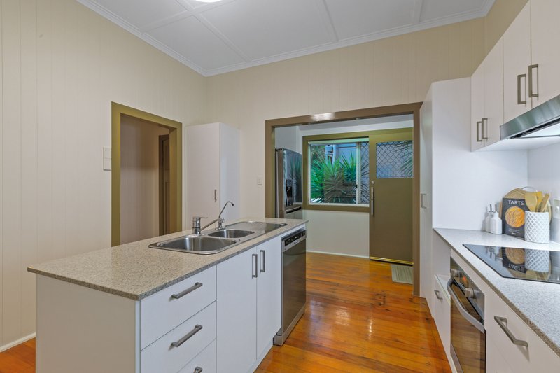 Photo - 8 Walter Street, Holland Park West QLD 4121 - Image 6