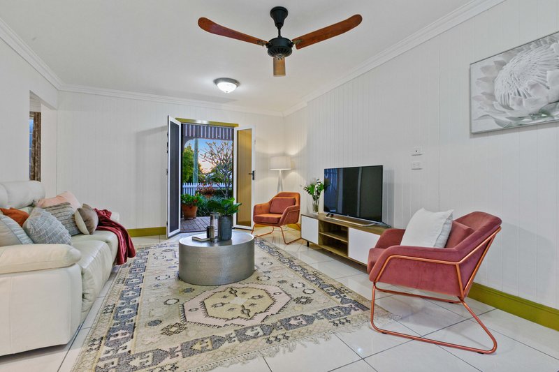 Photo - 8 Walter Street, Holland Park West QLD 4121 - Image 11