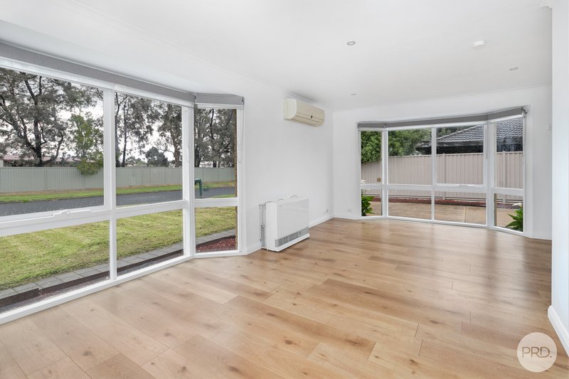 Photo - 8 Waltham Drive, Mitchell Park VIC 3355 - Image 5