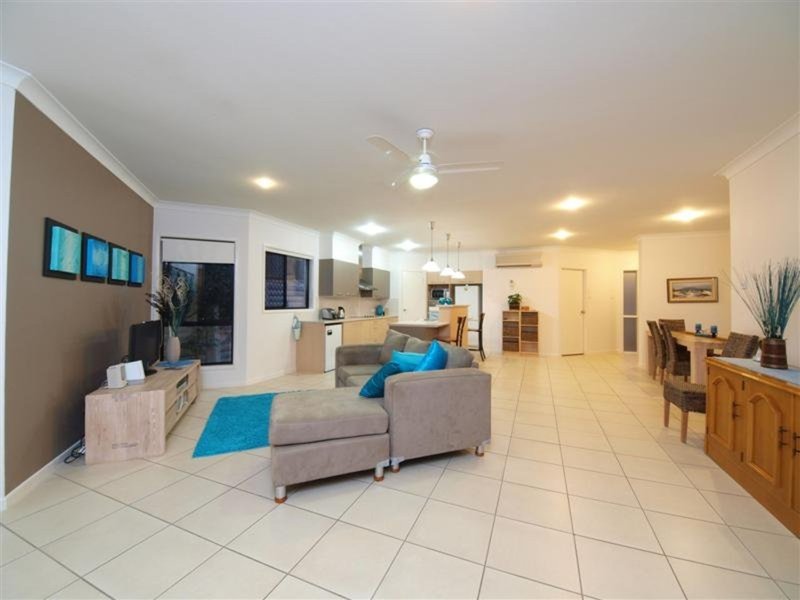 Photo - 8 Wanaka Place, Mcdowall QLD 4053 - Image 4