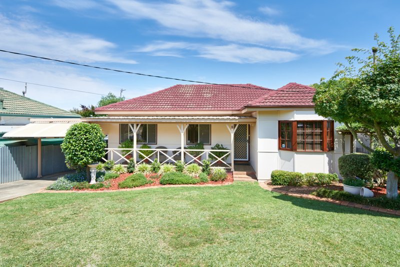 8 Waranga Avenue, Mount Austin NSW 2650