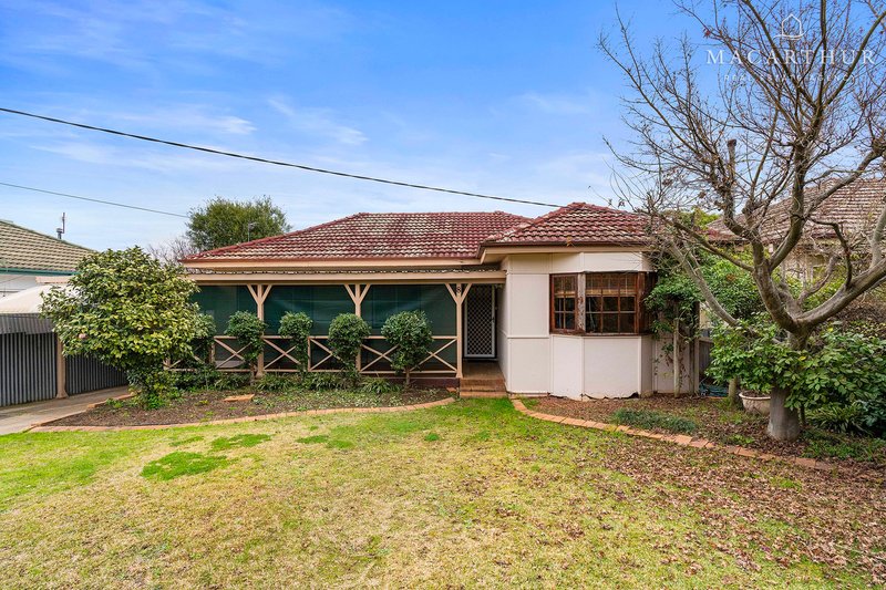 8 Waranga Avenue, Mount Austin NSW 2650