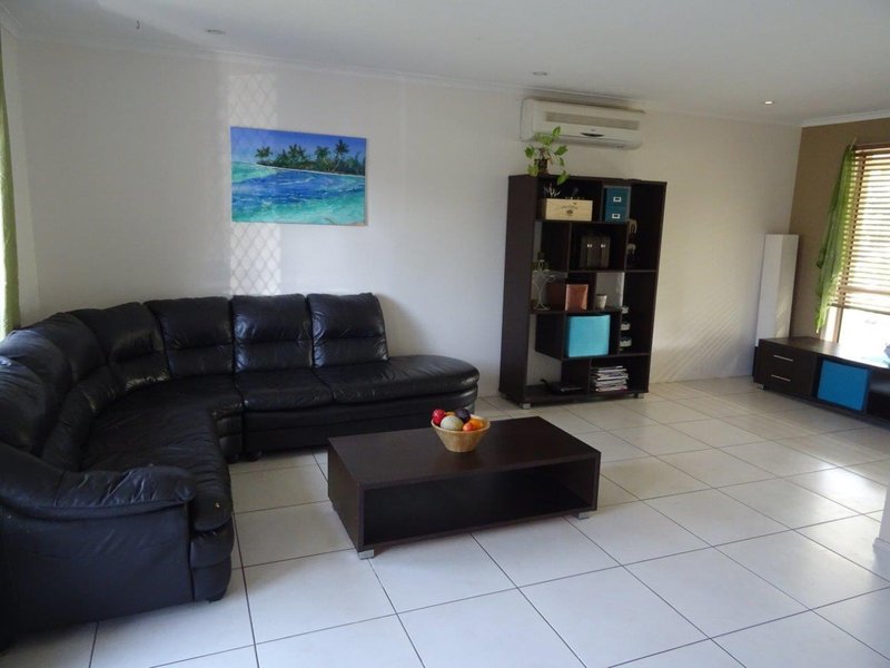 Photo - 8 Waranga Way, Coombabah QLD 4216 - Image 3