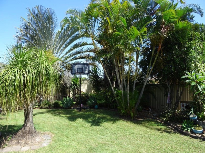 Photo - 8 Waranga Way, Coombabah QLD 4216 - Image 21