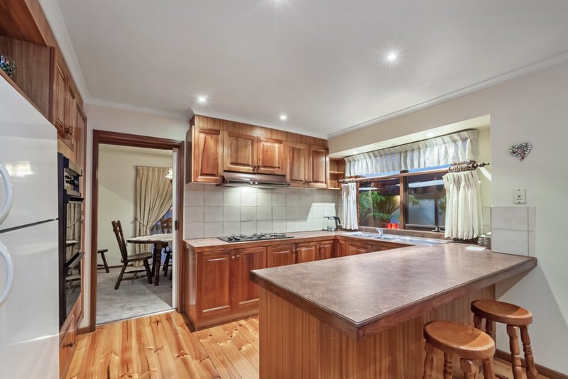 Photo - 8 Warburton Court, Mill Park VIC 3082 - Image 2