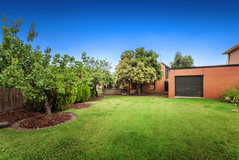 Photo - 8 Warburton Court, Mill Park VIC 3082 - Image 11